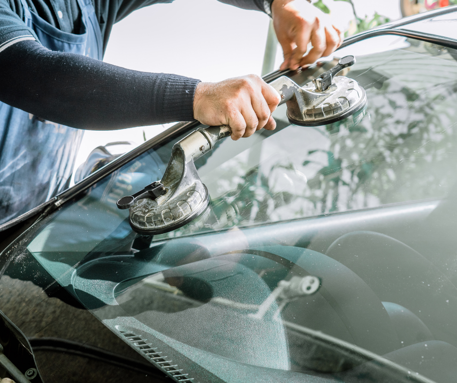 3 Signs That Your Car Windshield Installation is Improper