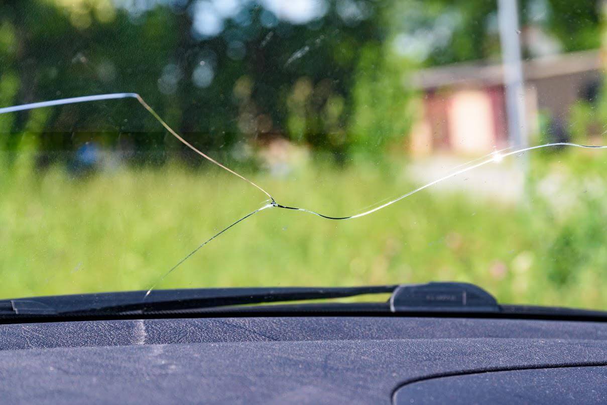 Dealing with Chips and Cracks in Your Auto Windshield